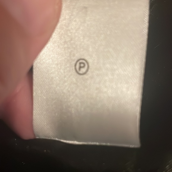 Never worn black/red polyester/wool vest - faux lamb collar and polyester lining - Picture 5 of 14